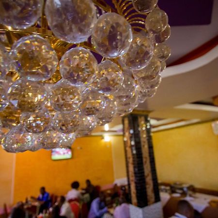 Grande Hotel Isiolo Bagian luar foto