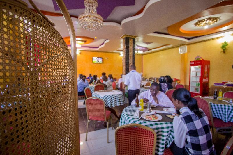 Grande Hotel Isiolo Bagian luar foto