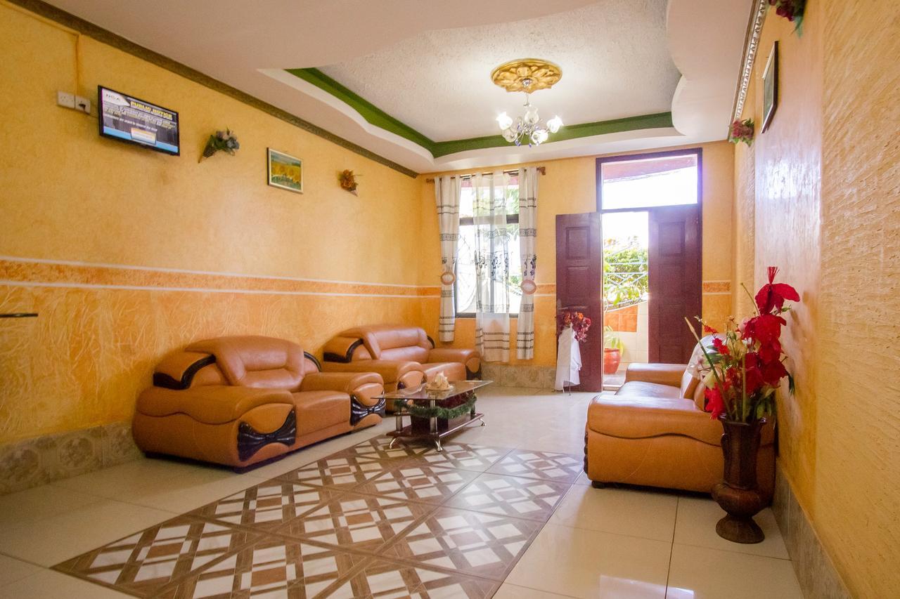 Grande Hotel Isiolo Bagian luar foto