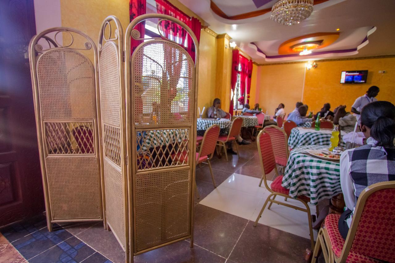 Grande Hotel Isiolo Bagian luar foto