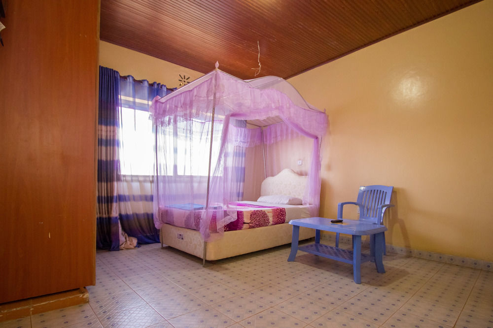 Grande Hotel Isiolo Bagian luar foto